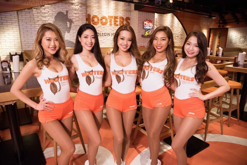 フーターズガール達と渋谷・銀座・新宿で華やかな年越しを！
HOOTERS、『カウントダウンパーティー』を開催