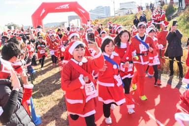 スタートはフラッシュの嵐