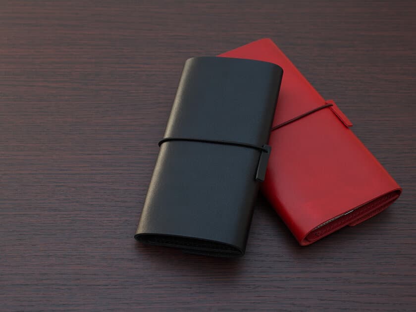 引き算の美学から生まれた、
まったく新しいスタイルのレザーケース
「MYNUS TOCHIGI LEATHER CASE」を12月21日発売