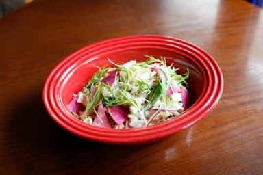 赤玉葱・白菜・ツナのシャキシャキサラダ