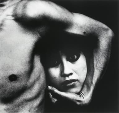 細江英公(日本、1933) 《おとこと女 #20》1960年 (C)Eikoh Hosoe