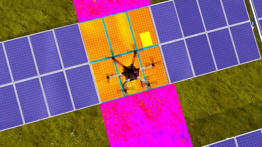 アステックスとラズオラクル、
太陽光発電パネルの検査事業で業務提携
赤外線カメラを搭載した無人航空機を使って不具合パネルを選別
~全国のメガソーラー約5,100カ所の発電所を対象に~