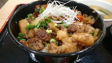 和牛　牛スジ丼