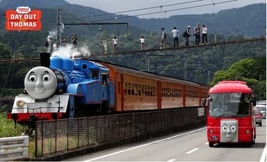 きかんしゃトーマス号とバスのバーティー