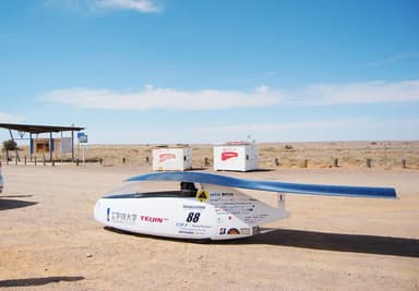 出展する工学院大学ソーラーチームの車両「Wing」