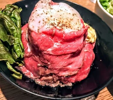 専門店のローストビーフ丼