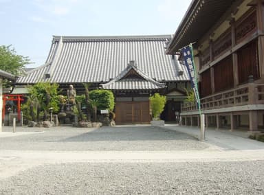 常光円満寺の境内