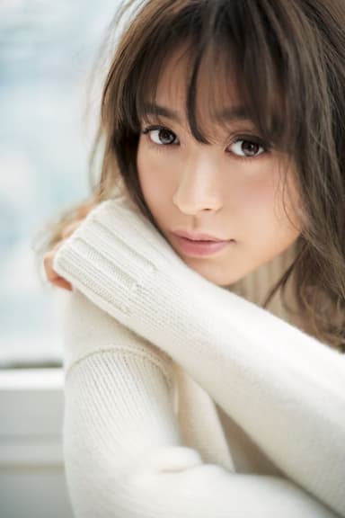 モデル・女優 野崎萌香さん