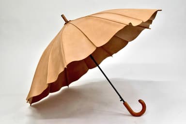 ミラノデザインウィーク2018出展学生の作品「LEATHER UMBRELLA」