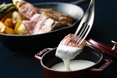 牛肉のステーキ ～クリーミーなチーズソースで～