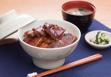 十勝豚丼(黒ダレ)