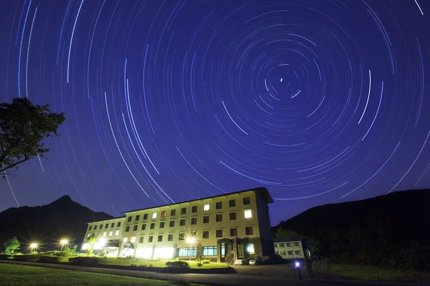 休暇村の宿泊者が6000万人突破　特別企画を実施　
流れ星を見つけた応募者に抽選で「夜空の旅グッズ」をプレゼント
　みずがめ座流星群が接近する5月6日よりスタート