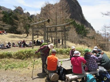 山開きには毎年多くの登山者が訪れる(火山館にて)