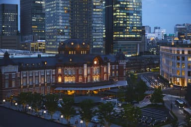 テラスからの東京駅丸の内駅舎眺め