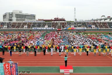 8&#44;000人の方が参加したオープニングセレモニー