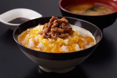 柿安名物 牛肉しぐれ煮 卵かけご飯　594円