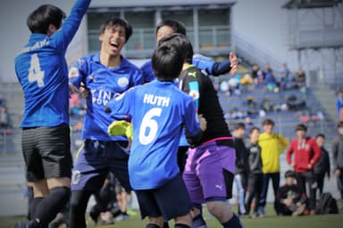 試合に勝って喜ぶ様子