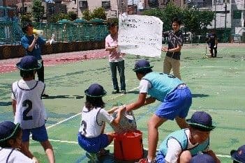 小学校での特別授業の様子