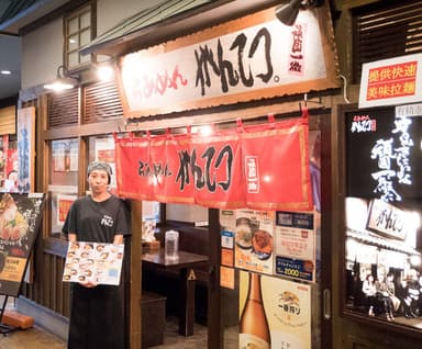 北海道名物ラーメンも複数のQR決済が可能(千歳アウトレットモール・レラ内)