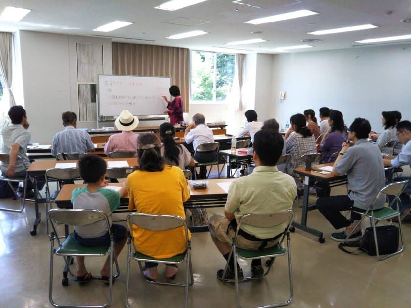 「食べてはいけない国産食品実名リスト」で有名な安部 司が
理事を務める加工食品診断士協会の加工食品診断士が
全国で活躍中！“添加物お料理教室”が大盛況