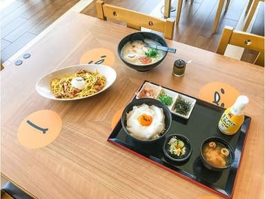 あつすぎるのもどうなの？　お月見鶏白湯うどん　980円＋税