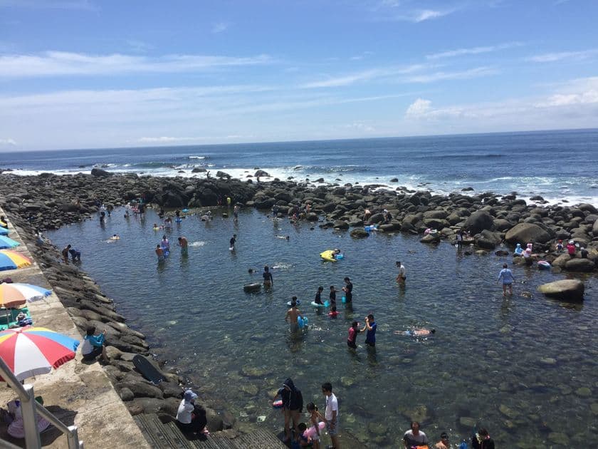 まるで“プール”な海水浴場！伊豆稲取「池尻海岸」
特殊形状＆高コスパを背景に来客数が26％増加