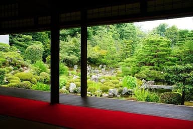 等持院の池泉回遊式庭園