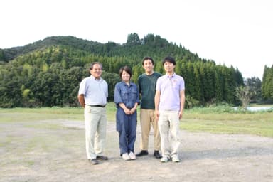 那須 幸雄さんたち職人集団×デザイナー小泉 誠さん(右2番目)