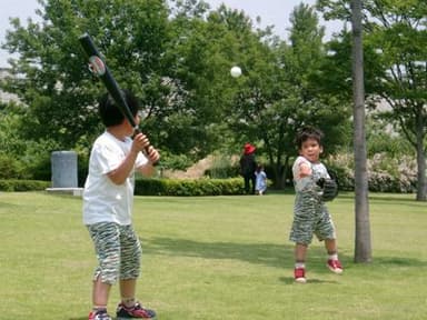 公園での野球イメージ