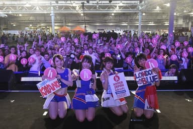 HYPER JAPAN-LONDON BLUEとファンとの記念撮影