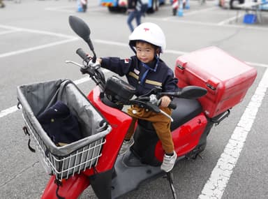 はたらくくるま大集合！郵便配達車