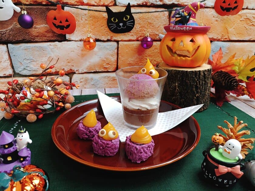 ＜ハロウィンスシーツ完成!!＞
今年のハロウィンメニューは
“コワかわいいモンスター”!?チョコプリンをシャリで巻いた
“スシ(寿司)ーツ”がハロウィン仕様で登場!!
「ハロウィン パープルモンスター」
「ハロウィン ひょっこりモンスターパフェ」