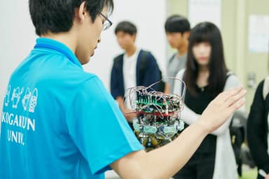 学生スタッフが大学での学びを紹介