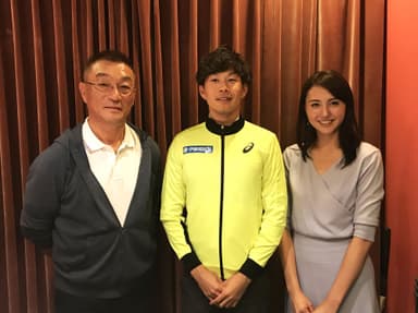 (向かって左から)中野浩一さん、長谷川大悟選手、山形純菜さん(TBSアナウンサー)