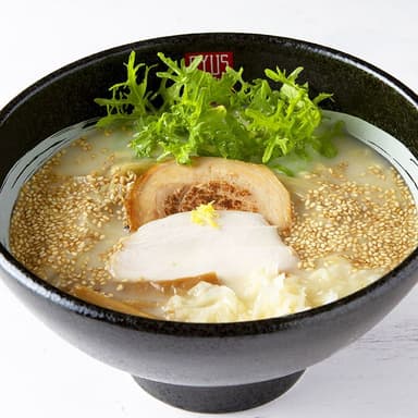 代表メニュー「RYUS鶏白湯ラーメン」