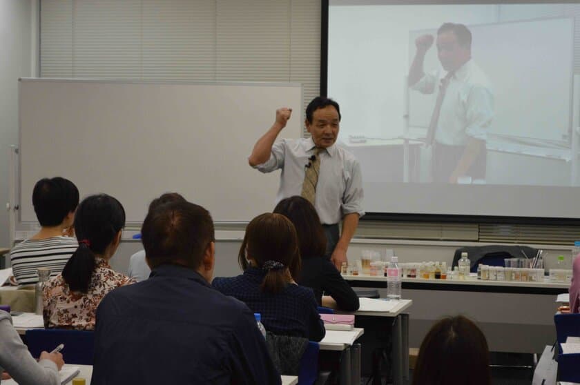 「食べてはいけない国産食品実名リスト」を監修し、
TV出演多数の安部 司から直接学べる！
加工食品診断士養成講座4期生の募集開始！