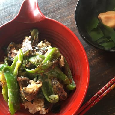 ピーマンと干し椎茸のそば粉天丼／撮影・稲垣えみ子