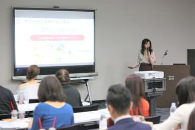 慶田先生の講演中の様子