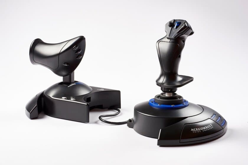 「エースコンバット 7 スカイズ・アンノウン」＆
「PlayStation(R)4」オフィシャルライセンス取得の
フライトスティック　Thrustmaster
「T-Flight Hotas 4 エースコンバット 7 エディション」を
2019年1月16日に発売！