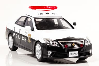 1/18 トヨタ クラウン 2011 警視庁地域部自動車警ら隊車両：右前