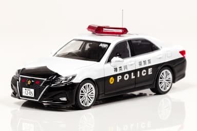 1/43 トヨタ クラウン アスリート 2017 神奈川県警察高速道路交通警察隊車両：左前