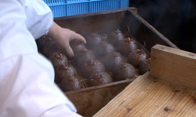 半年かけて飴色の丸柚餅子に