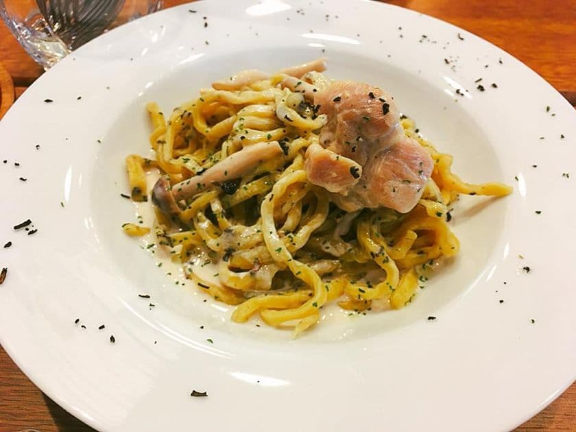 『紅茶の国のアリス』がクリスマス紅茶料理フルコースと
ライブを楽しめる1日限りのイベントを12/23に都内で開催!