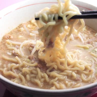 納豆ラーメン盛り付けイメージ3