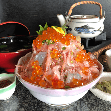 魚屋のまかない丼