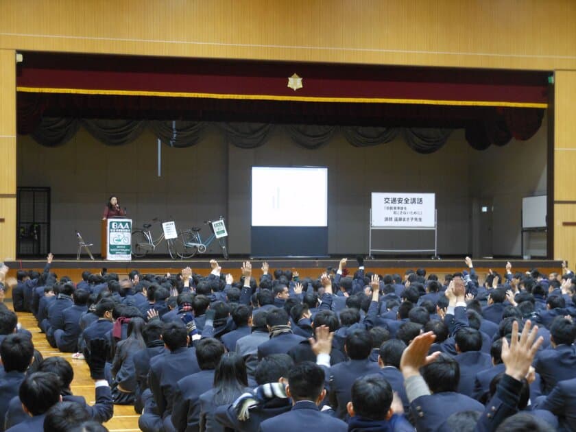 ＜自転車の安全利用促進委員会レポート＞
冬休みも安全な自転車利用で事故ゼロ目指す！
千葉県立千葉工業高等学校・千葉県立船橋法典高等学校にて
『自転車の交通安全教室』を開催しました。