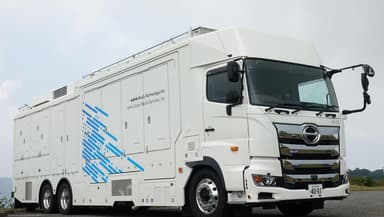 NHKメディアテクノロジー／NHKグローバルメディアサービス共同製作の4K-OB1中継車