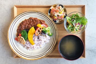 オールブラン入り彩り野菜のキーマカレー