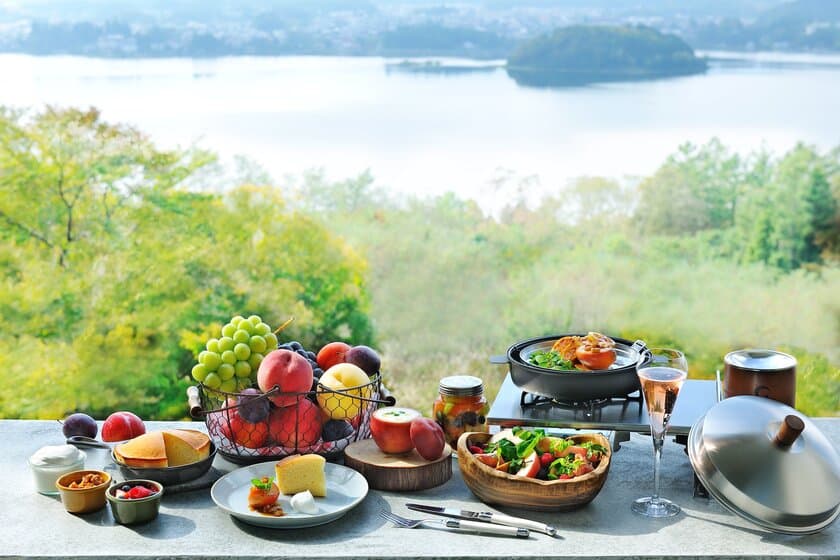 星のや富士
河口湖の絶景を眺めながら料理を仕上げる体験型の特別朝食
「薫る果実のグランピング朝食」提供開始
期間：2019年7月1日〜8月31日