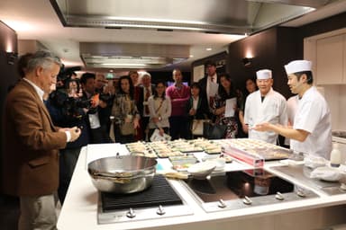 試食会の様子1